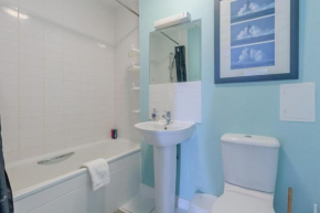 Bright 2 bed flat with City Views near Tower Bridge
